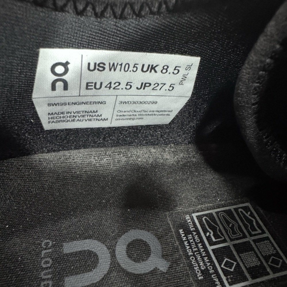NWOT On Running Cloud Athletic Shoes - Picture 4 of 5